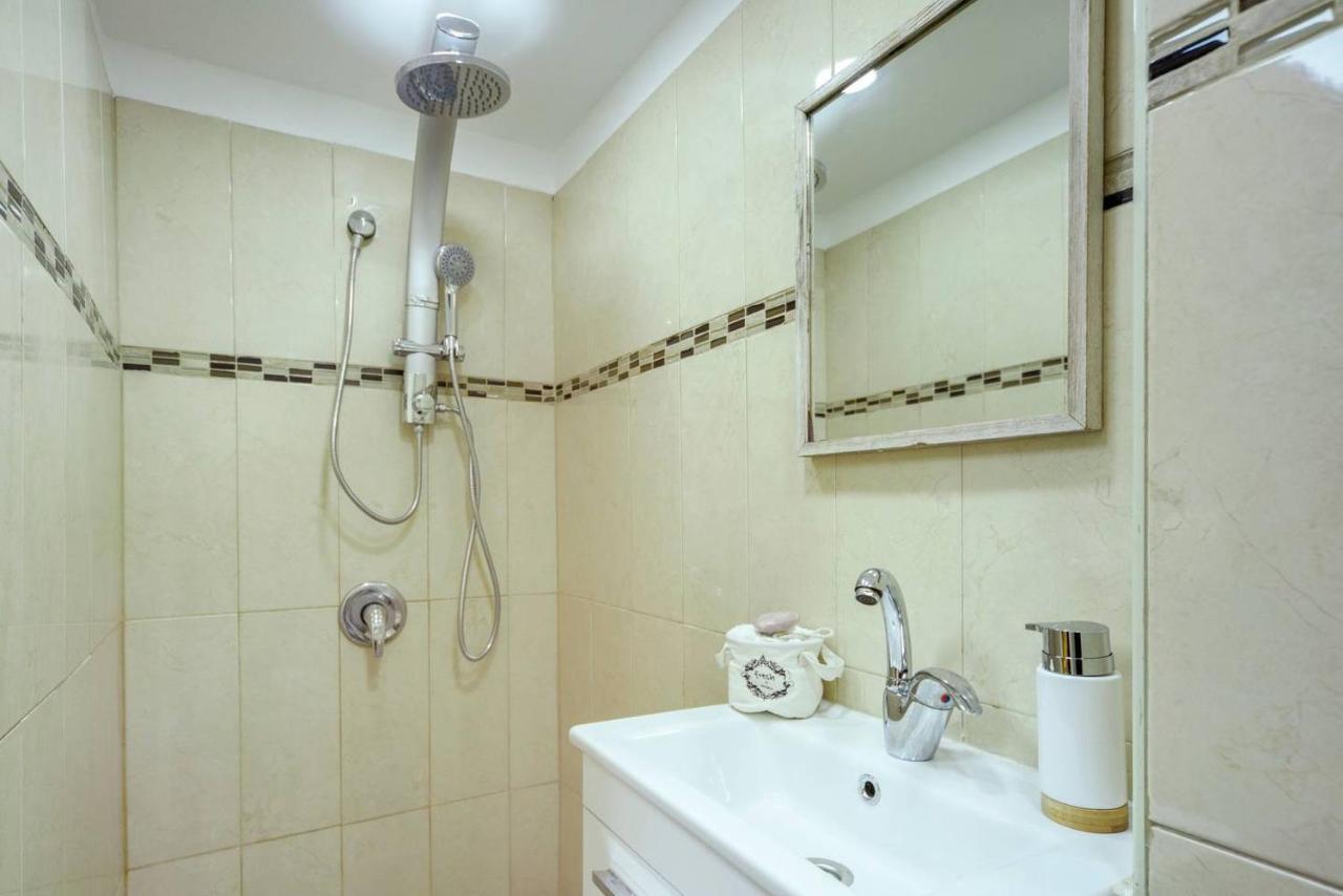 Authentic One Bedroom Apartment In City Center Jerusalem Exterior foto